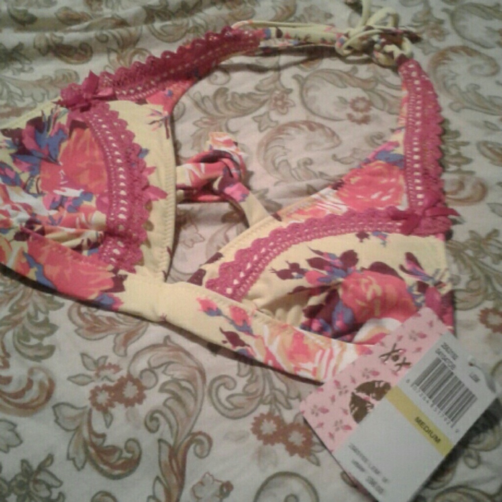 Betsey bikini top